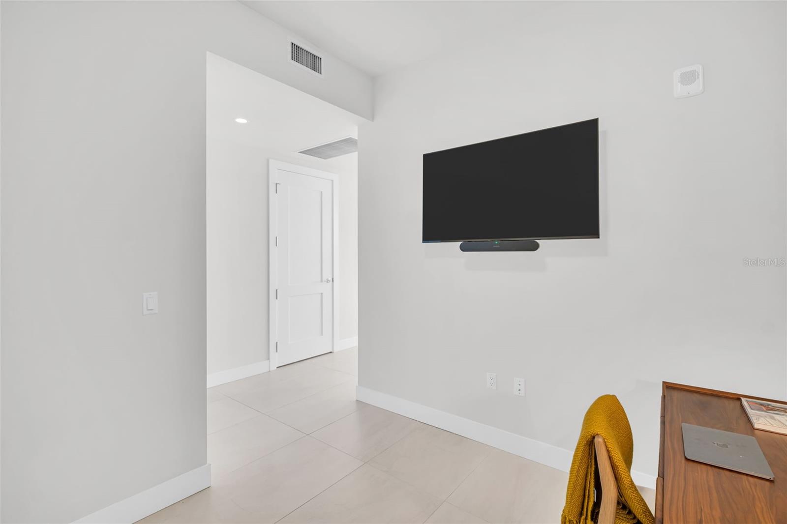 Image 25 of 50 For 301 1st Street S 2105