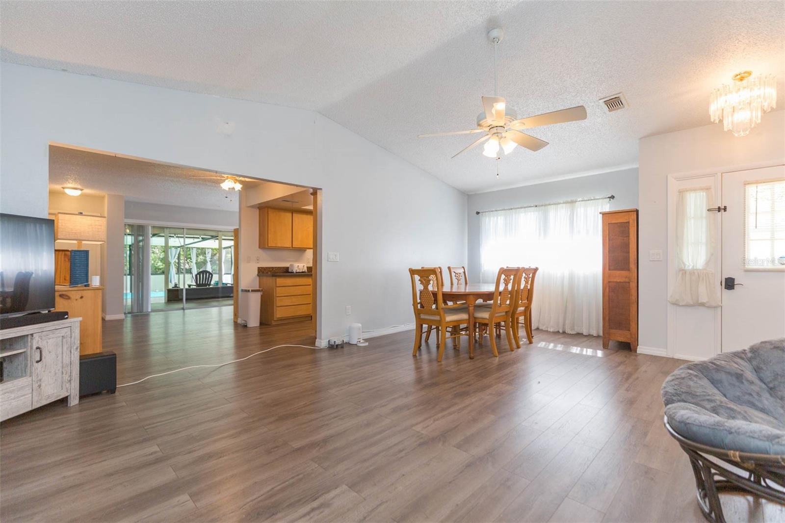 Image 7 of 51 For 13016 Club Drive
