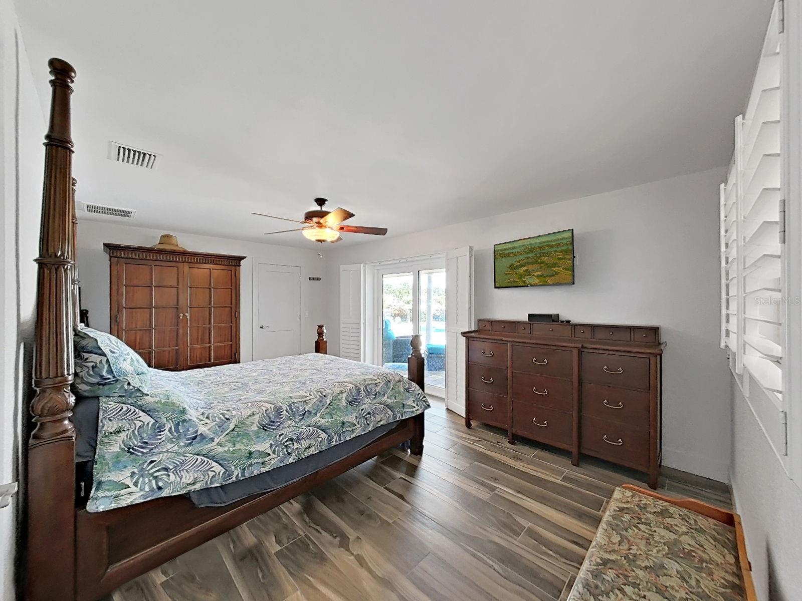 Image 19 of 52 For 11876 Walker Avenue