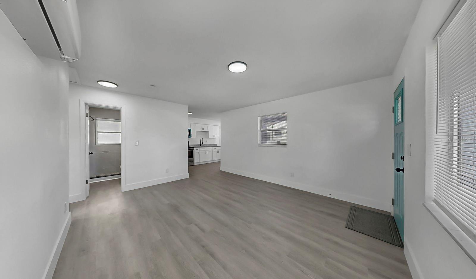 Listing photo id 8 for 730 Lynndale Street N