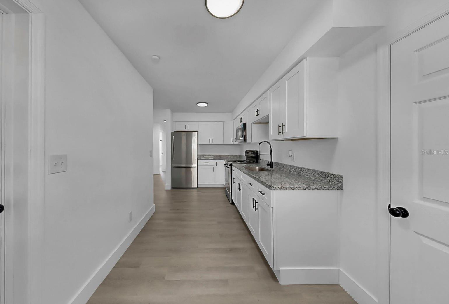 Listing photo id 17 for 730 Lynndale Street N