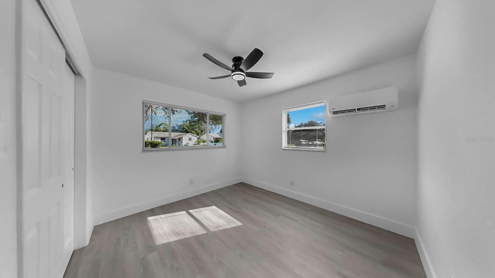 Listing photo id 20 for 730 Lynndale Street N