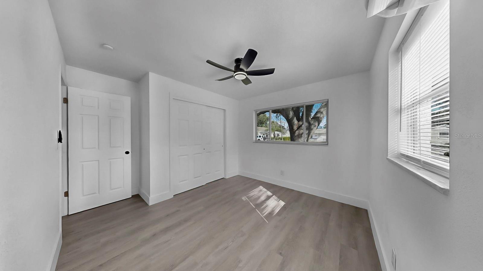 Listing photo id 21 for 730 Lynndale Street N