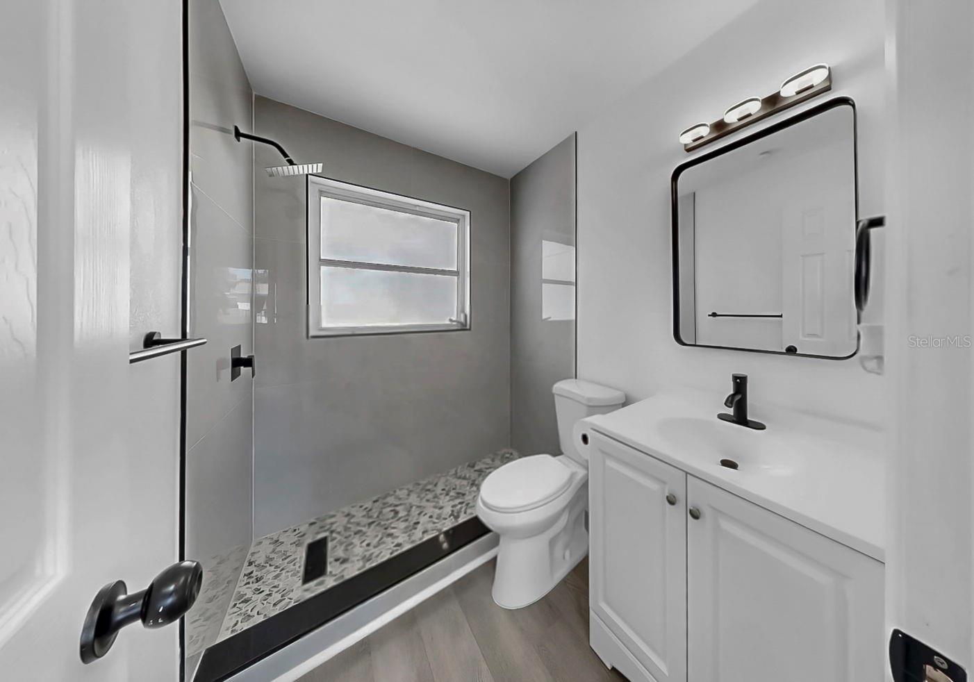 Listing photo id 22 for 730 Lynndale Street N