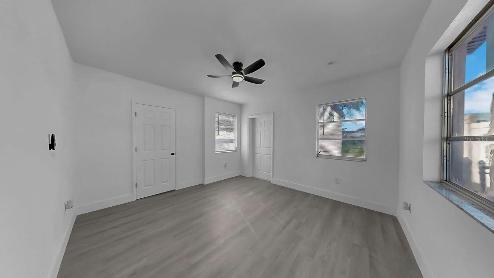 Listing photo id 23 for 730 Lynndale Street N