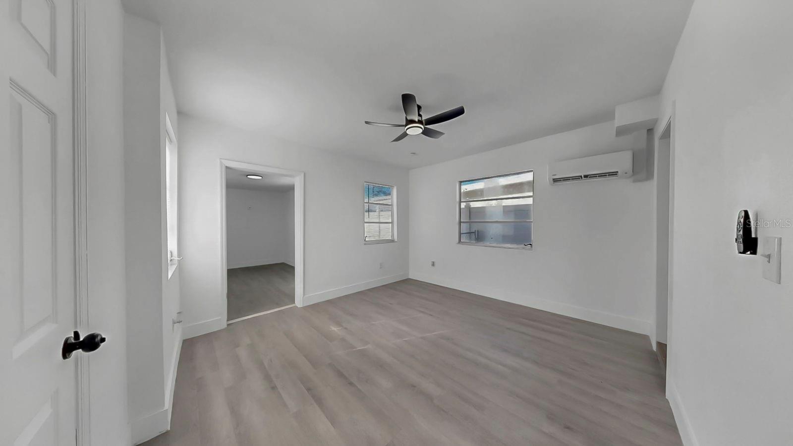 Listing photo id 24 for 730 Lynndale Street N