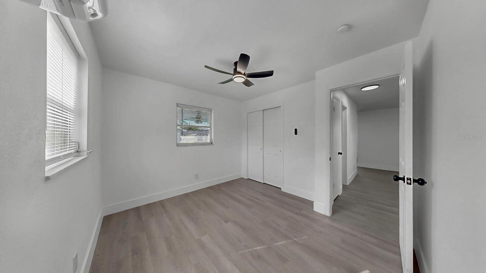 Listing photo id 27 for 730 Lynndale Street N