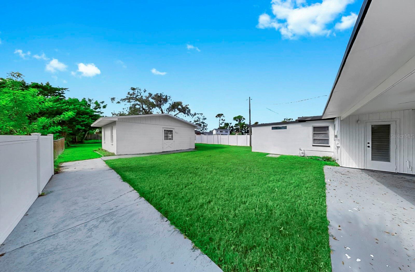 Listing photo id 35 for 730 Lynndale Street N