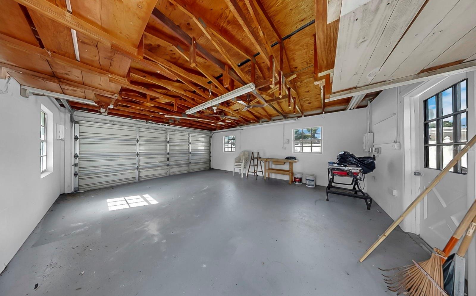 Listing photo id 38 for 730 Lynndale Street N