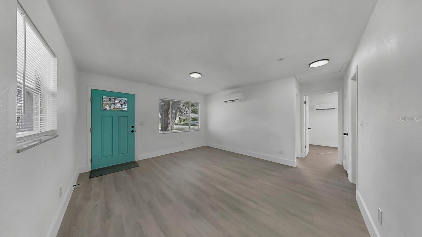 Listing photo id 6 for 730 Lynndale Street N