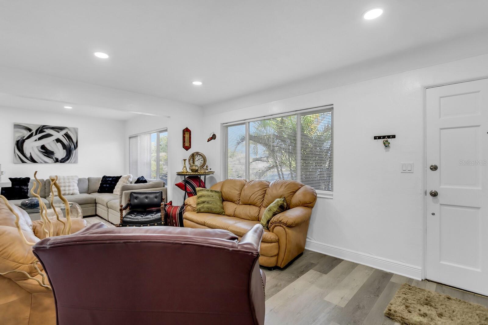 Image 11 of 40 For 4864 Lake Charles Drive N