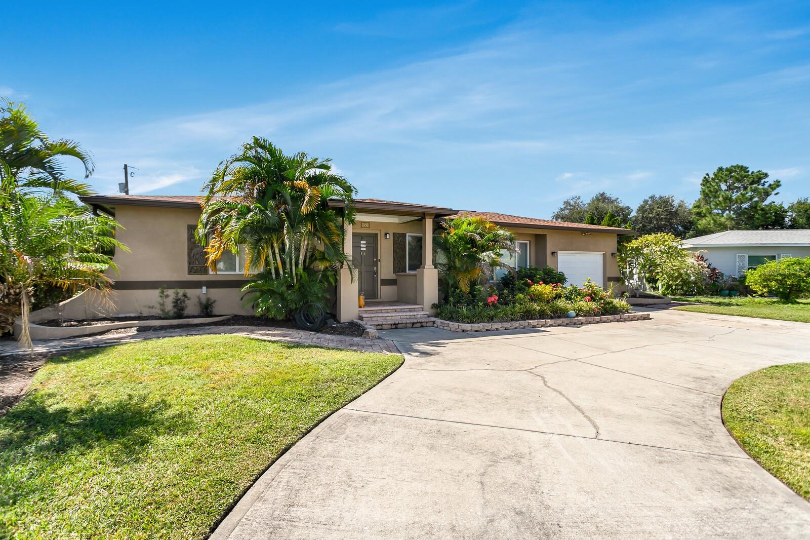 Image 12 of 40 For 4864 Lake Charles Drive N
