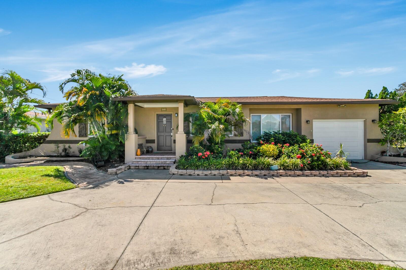 Image 2 of 40 For 4864 Lake Charles Drive N