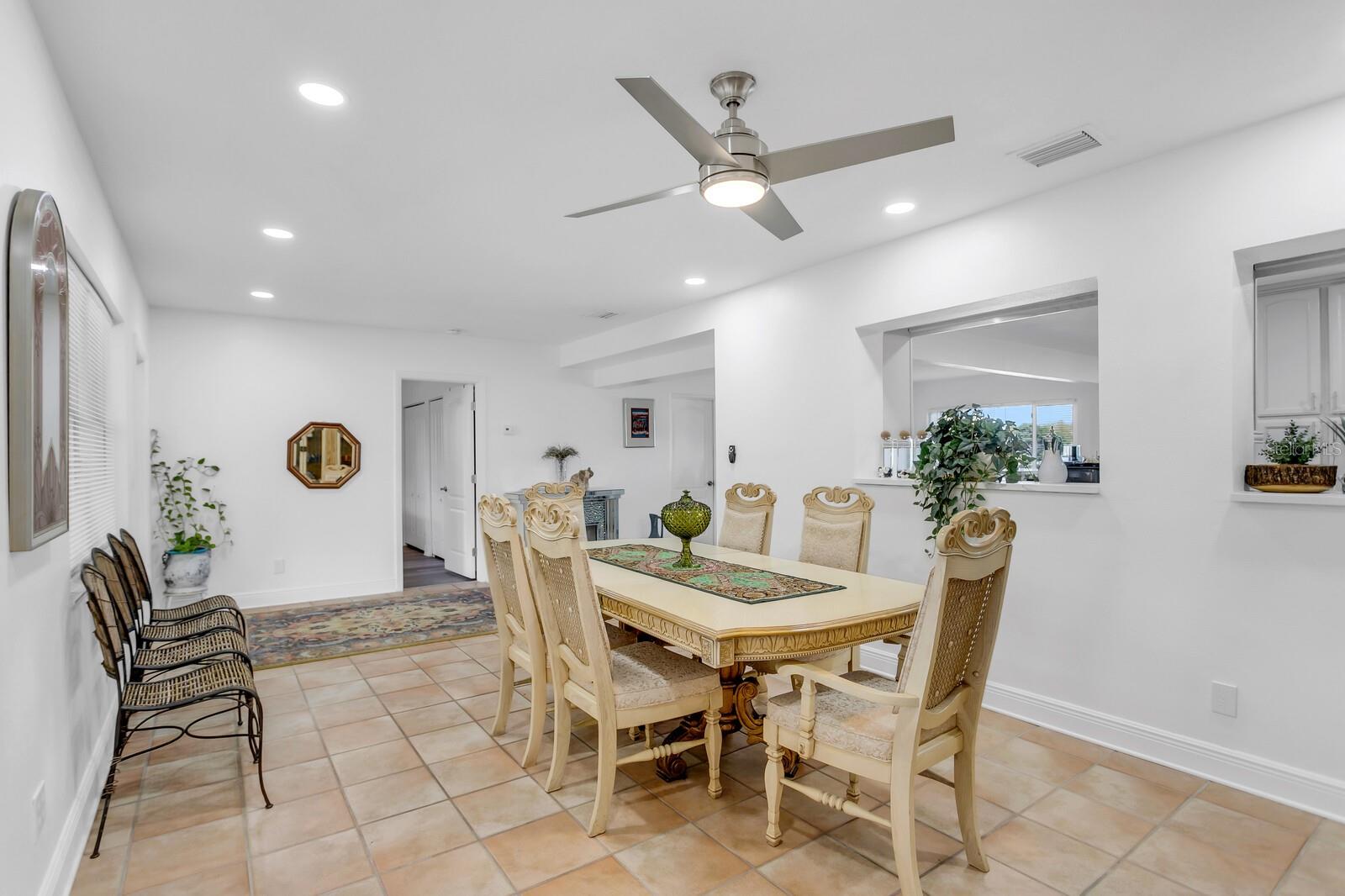 Image 20 of 40 For 4864 Lake Charles Drive N