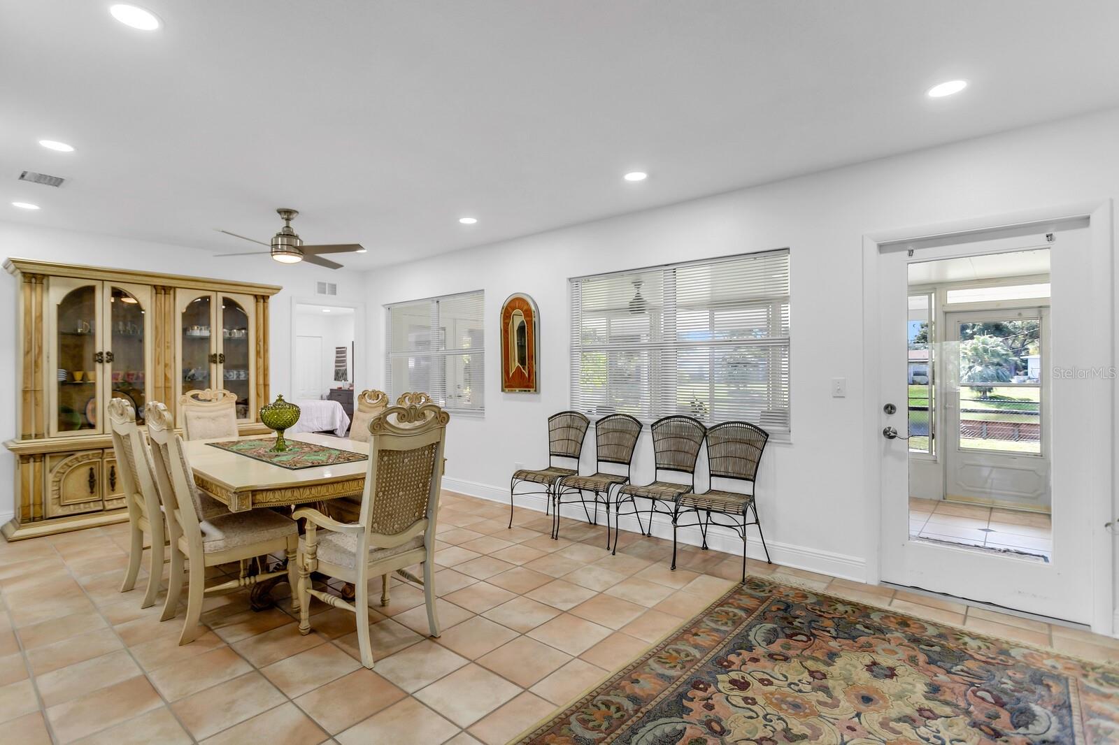 Image 21 of 40 For 4864 Lake Charles Drive N