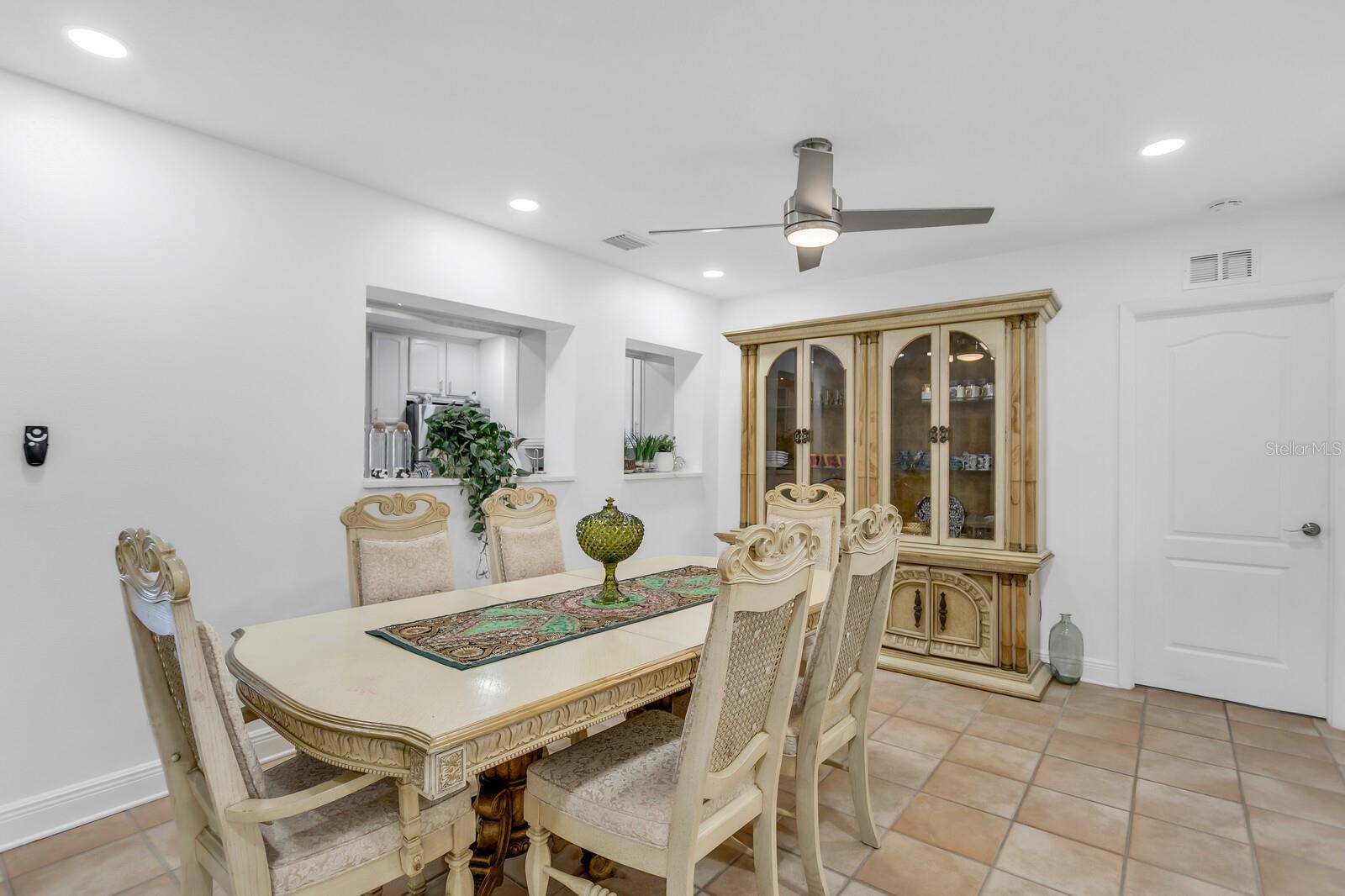Image 22 of 40 For 4864 Lake Charles Drive N