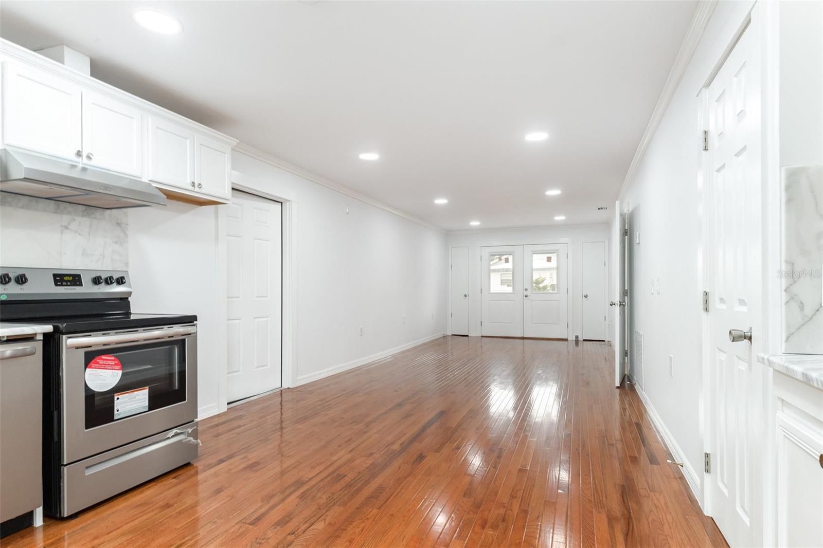 Image 10 of 37 For 932 Augusta Street