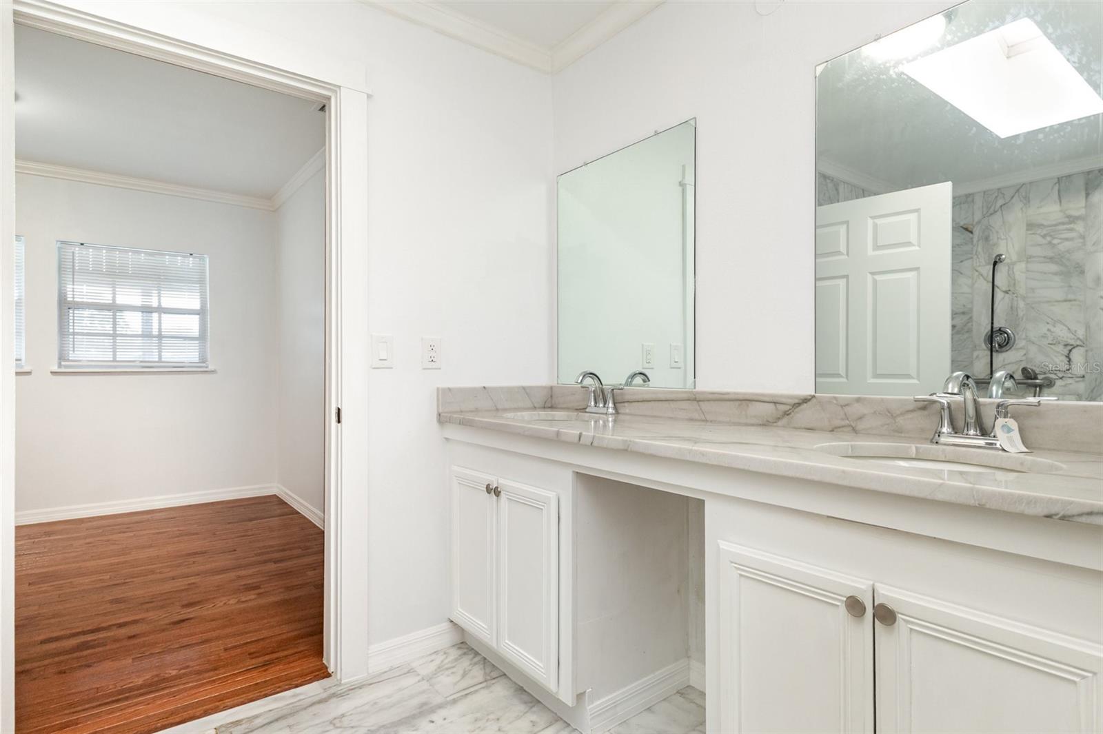 Image 14 of 37 For 932 Augusta Street