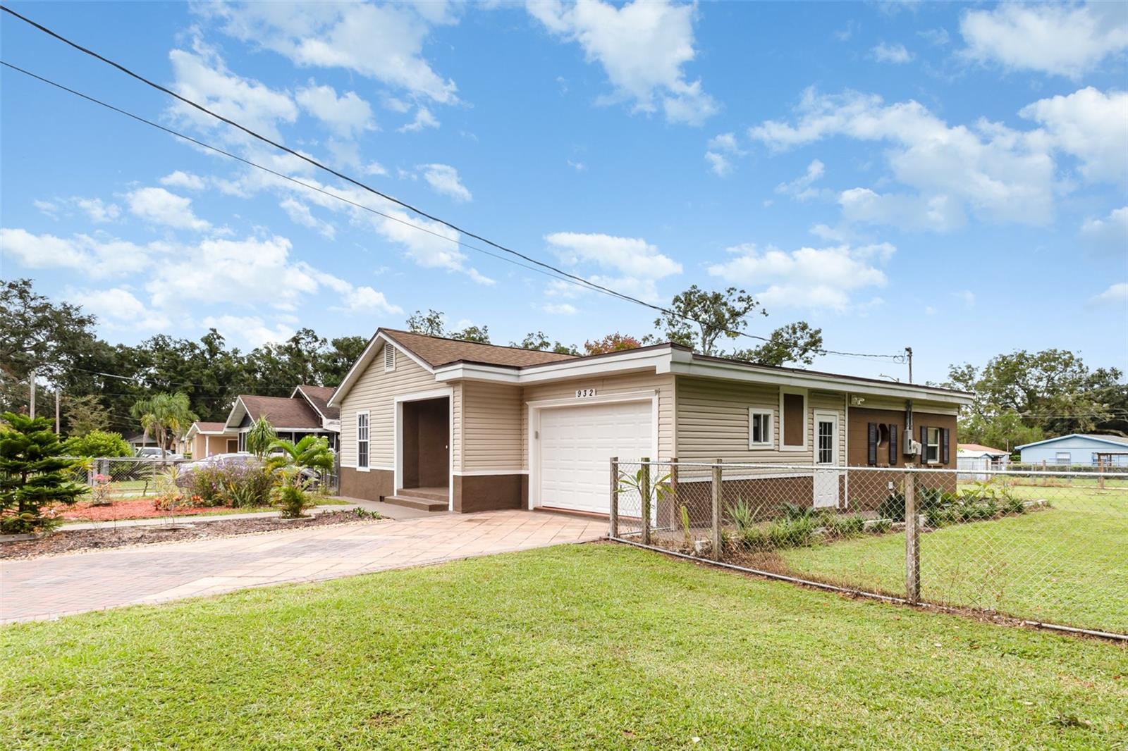Image 3 of 37 For 932 Augusta Street