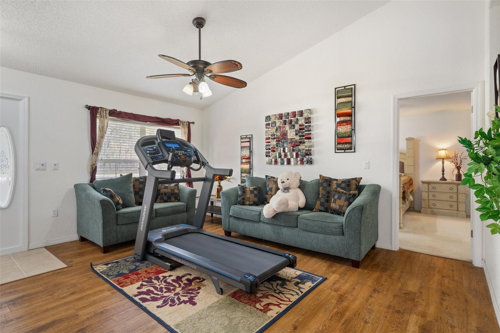 Listing photo id 10 for 18279 Mairdale Road