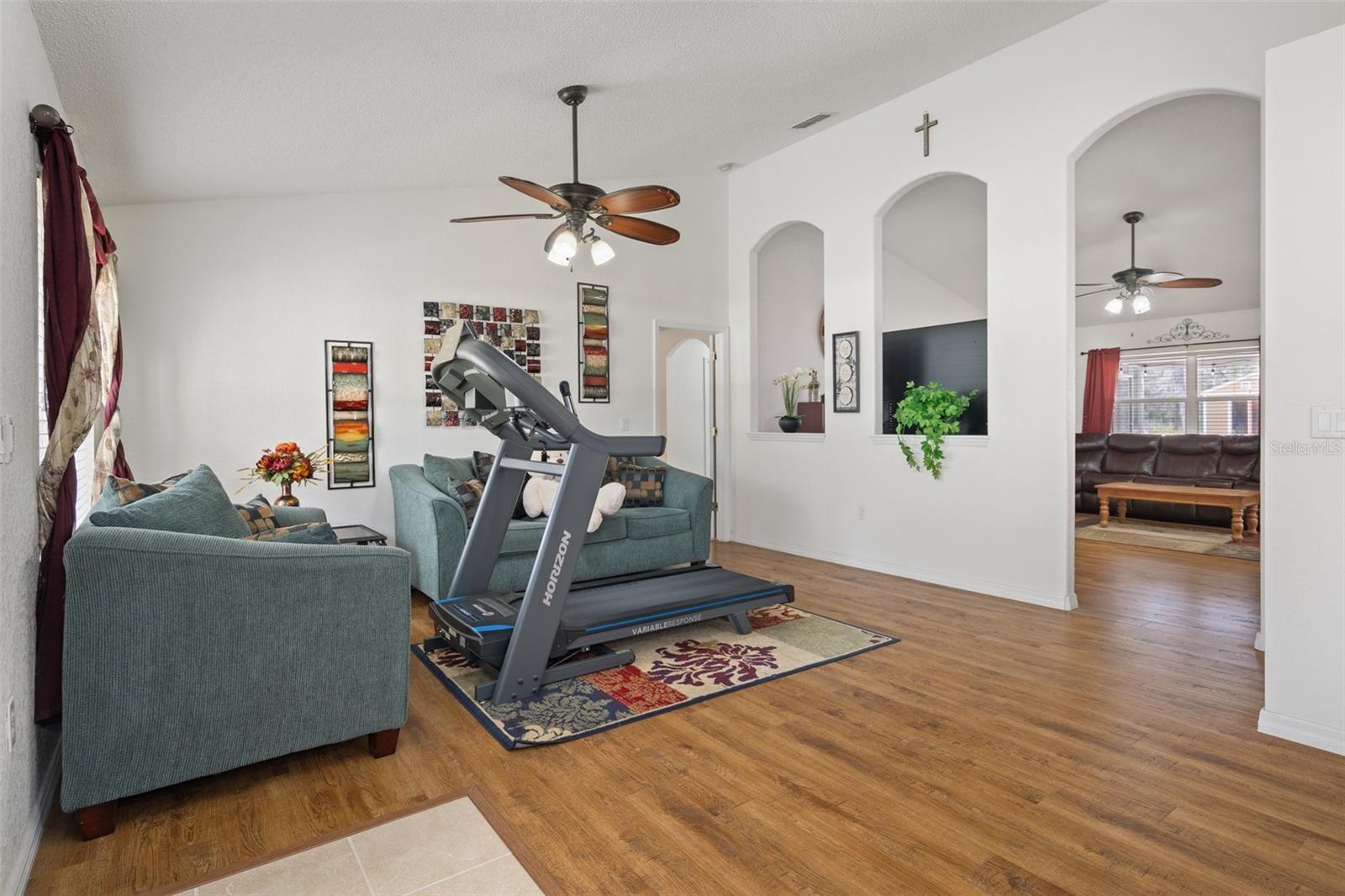 Listing photo id 11 for 18279 Mairdale Road