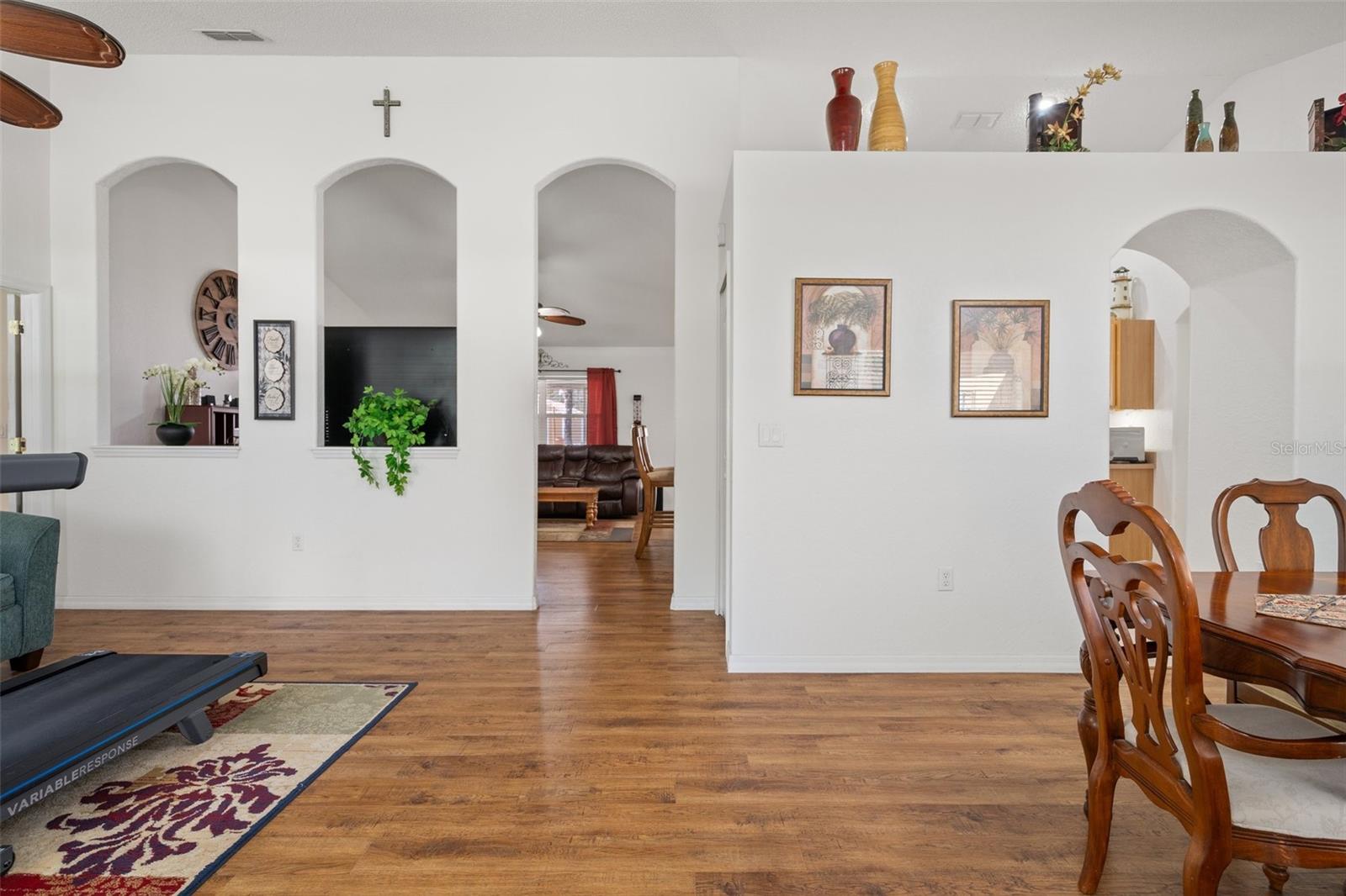 Listing photo id 12 for 18279 Mairdale Road