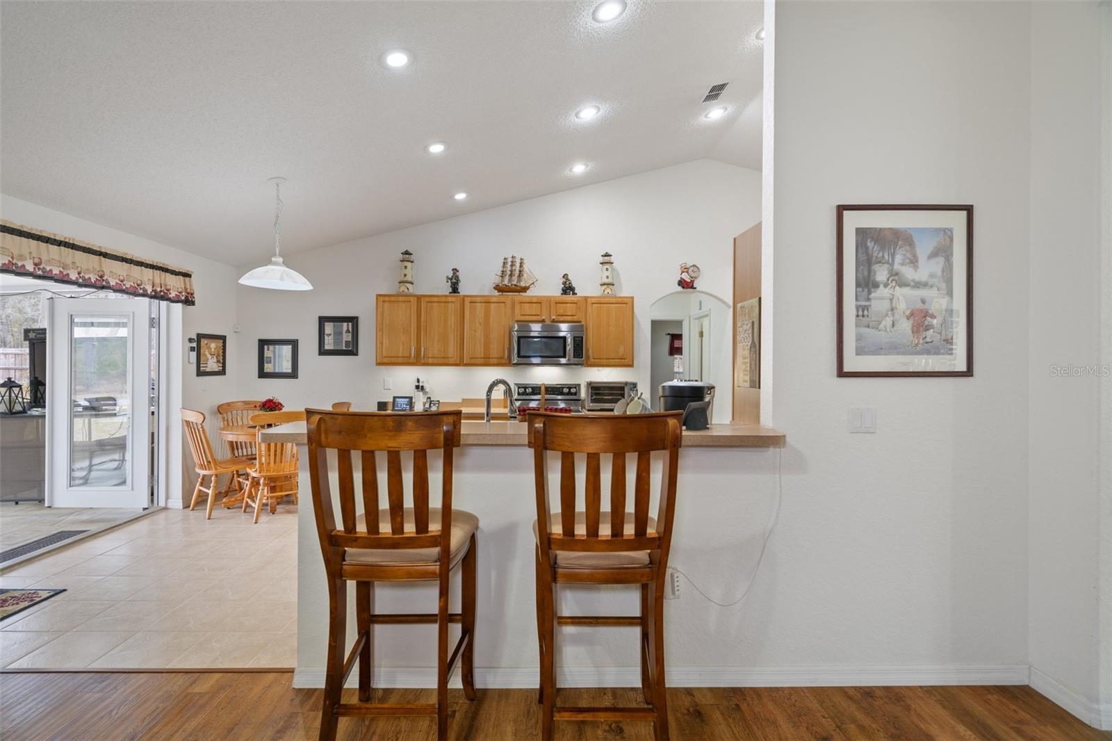 Listing photo id 18 for 18279 Mairdale Road