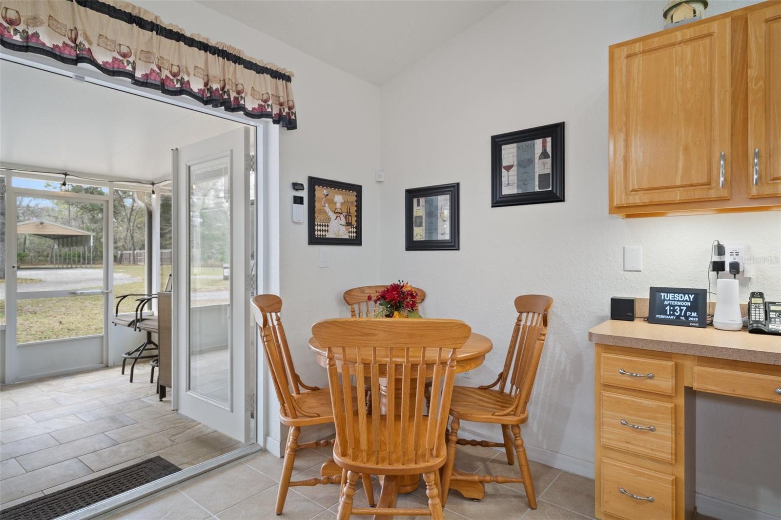 Listing photo id 22 for 18279 Mairdale Road