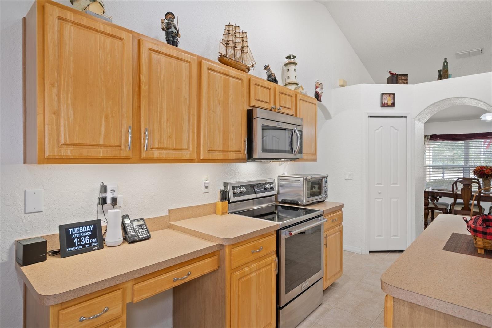 Listing photo id 24 for 18279 Mairdale Road