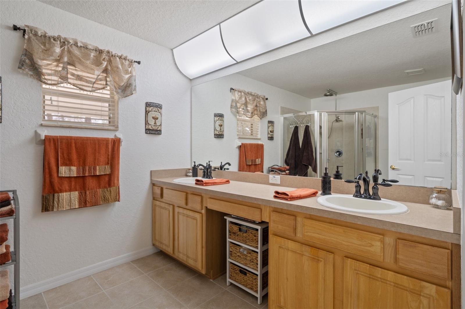 Listing photo id 34 for 18279 Mairdale Road