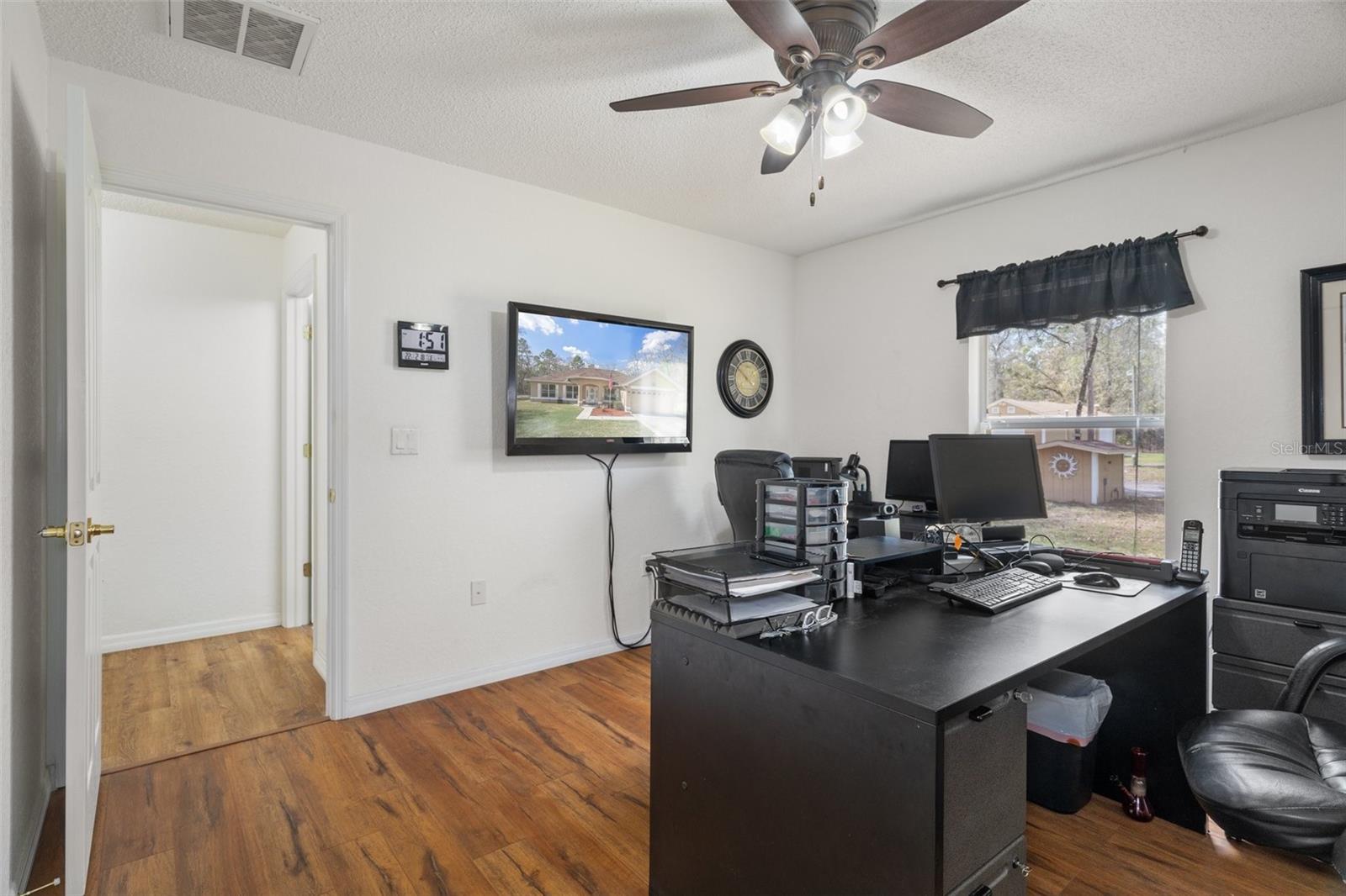 Listing photo id 43 for 18279 Mairdale Road