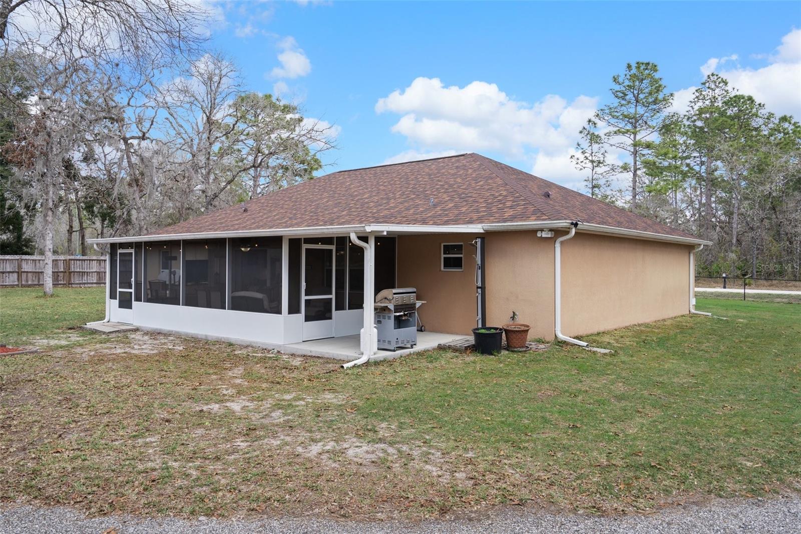 Listing photo id 45 for 18279 Mairdale Road