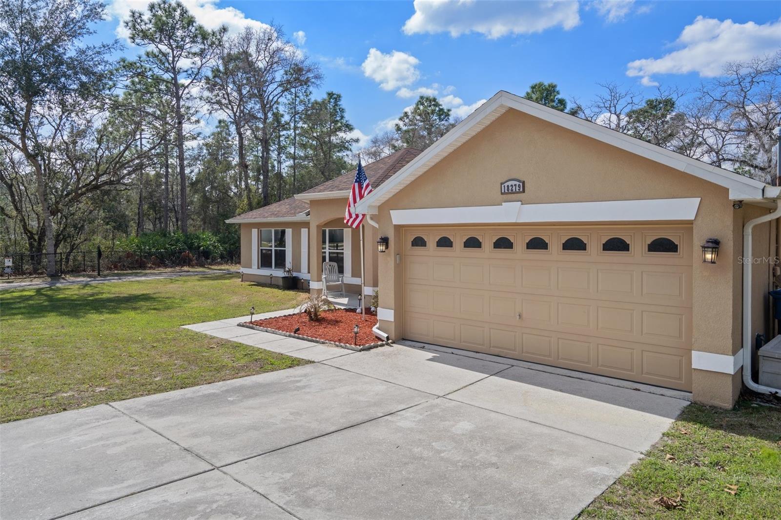 Listing photo id 3 for 18279 Mairdale Road