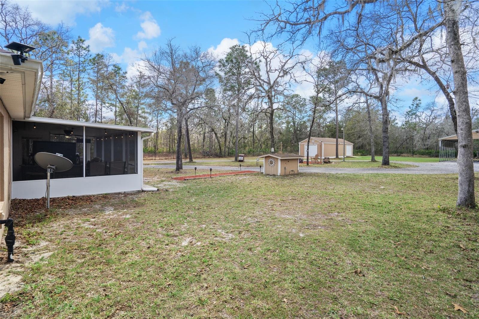 Listing photo id 54 for 18279 Mairdale Road