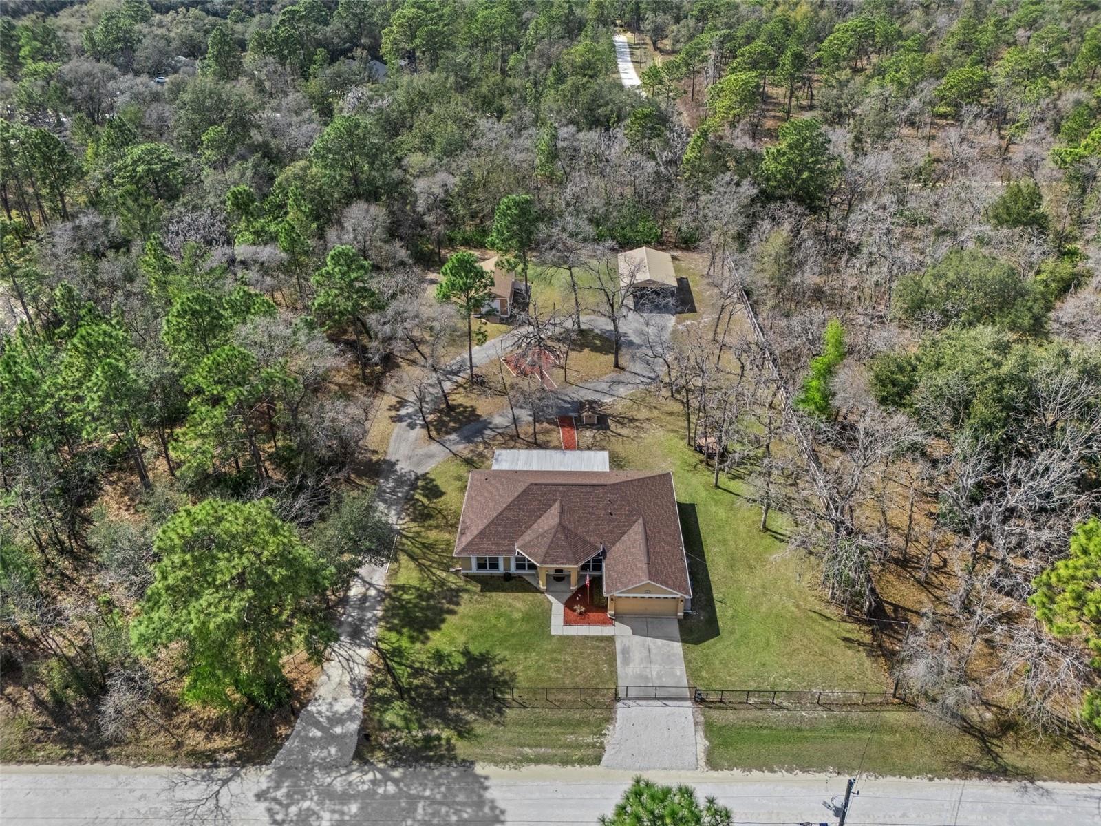 Listing photo id 7 for 18279 Mairdale Road