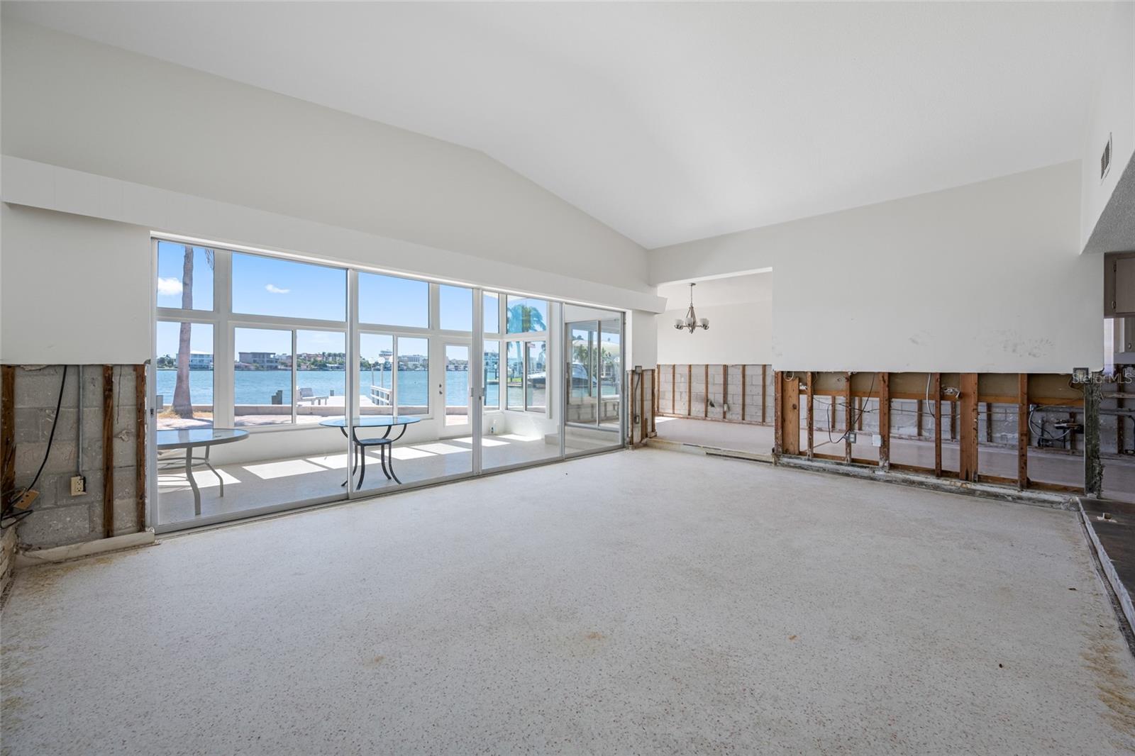 Image 16 of 43 For 5840 Bali Way S