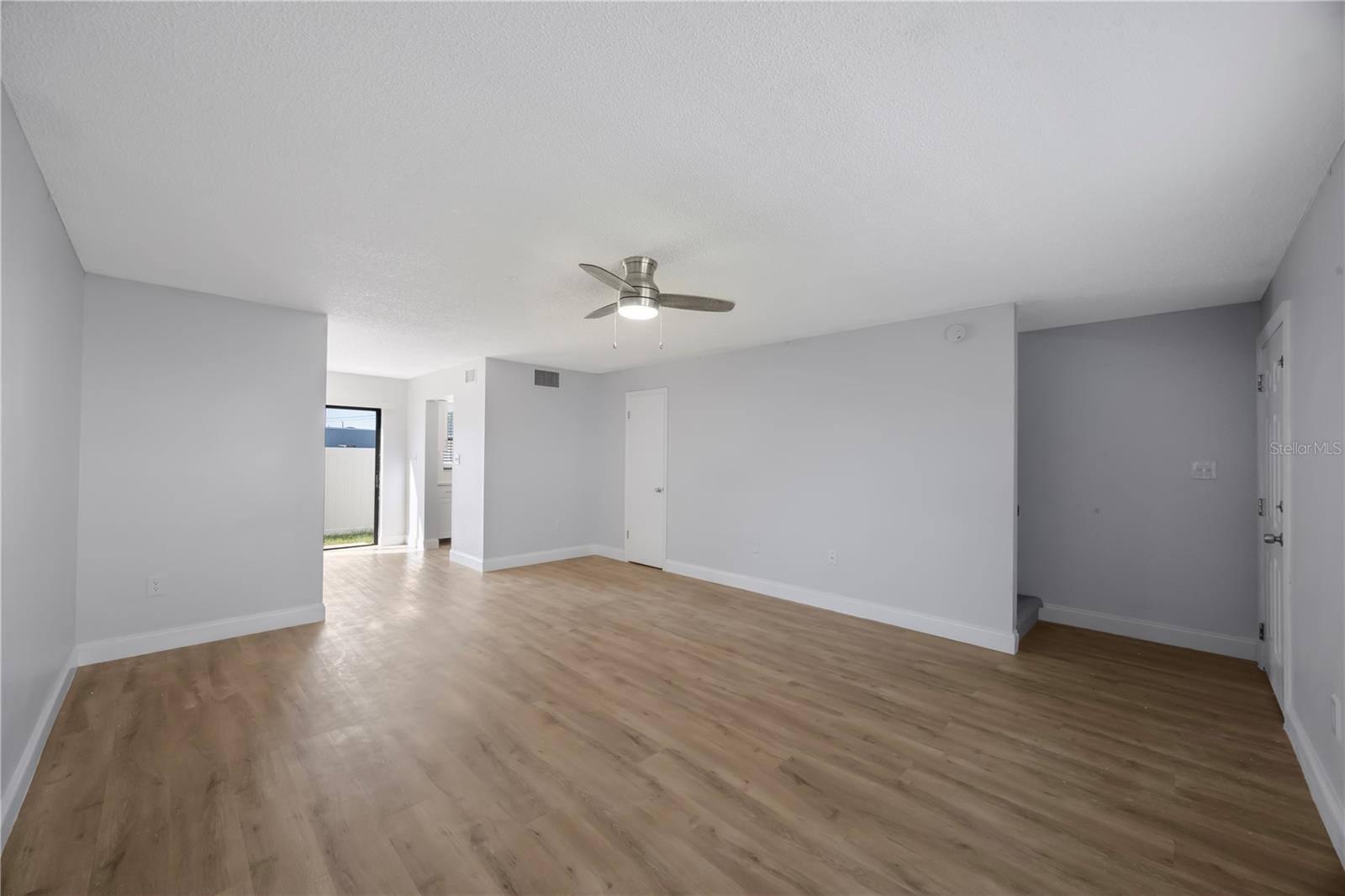 Image 6 of 31 For 7000 Burlington Avenue North  198