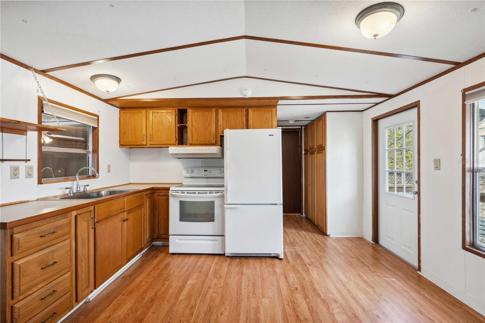 Image 16 of 34 For 5015 Shirley Circle