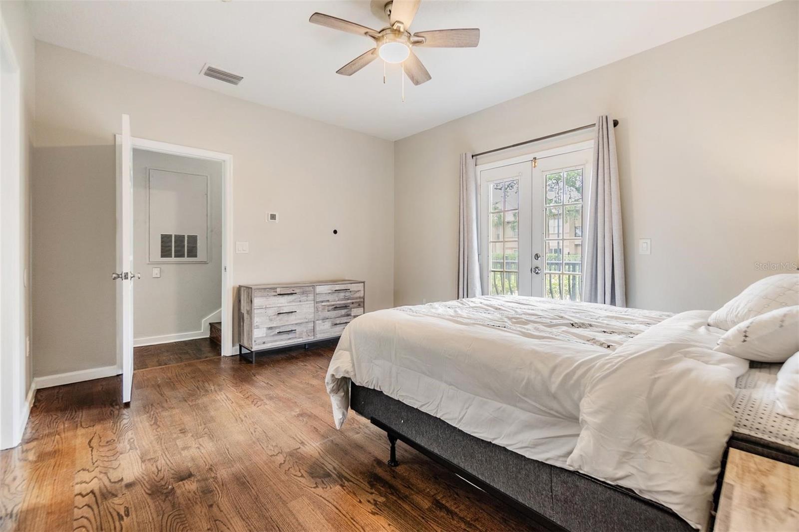 Image 7 of 36 For 501 Knights Run Avenue 6104