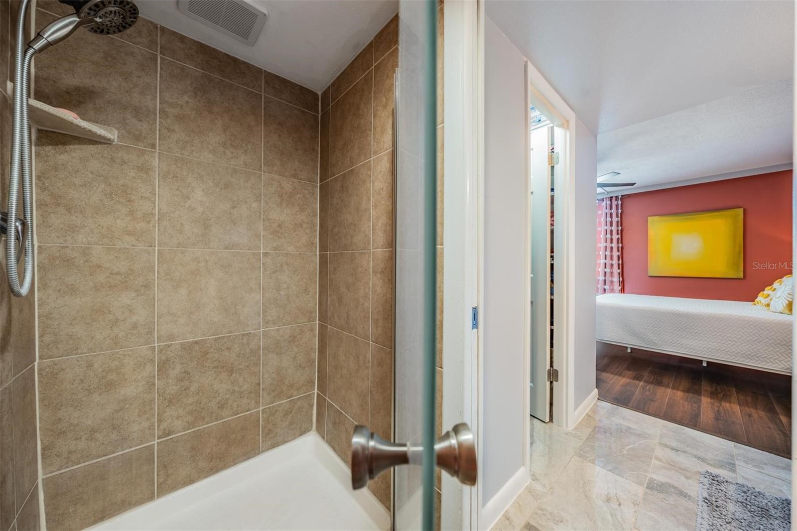 Image 24 of 50 For 2620 Cove Cay Drive 107