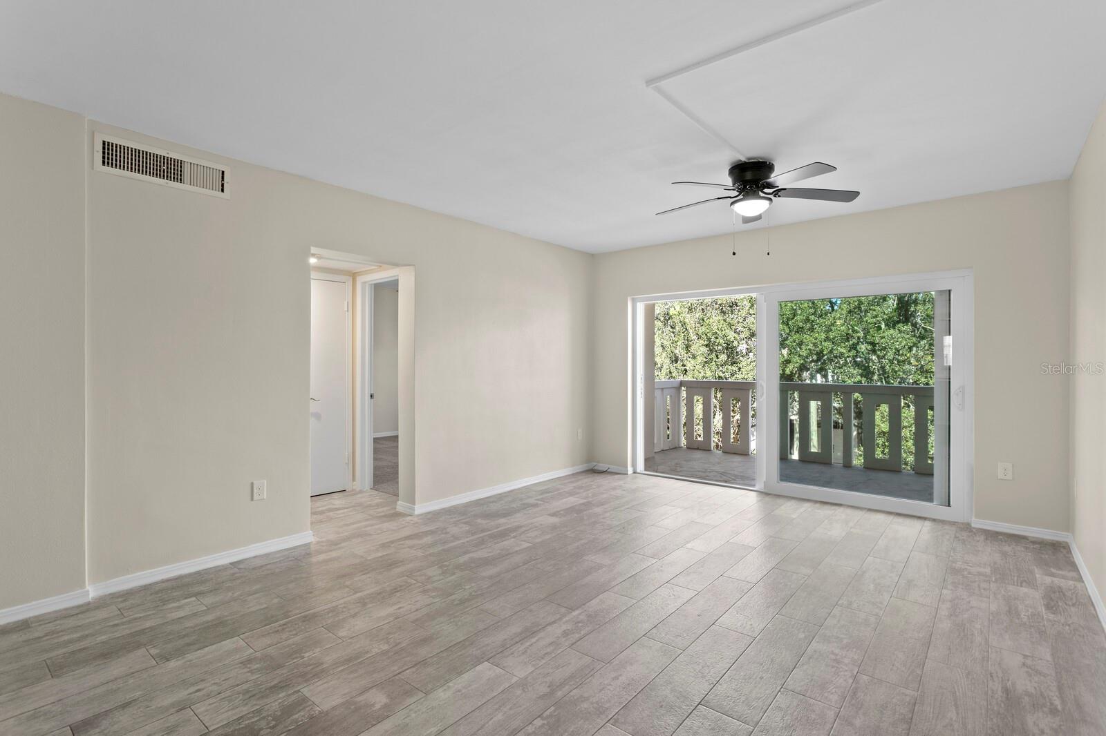 Image 6 of 37 For 1200 Shore Drive Ne 316