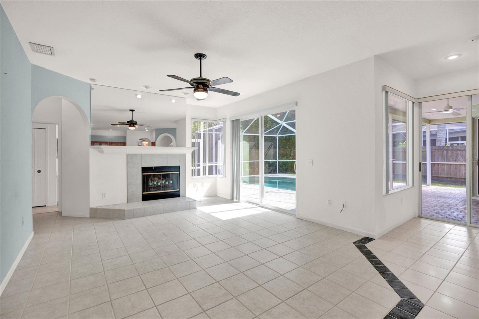Image 16 of 93 For 4405 Worthington Circle