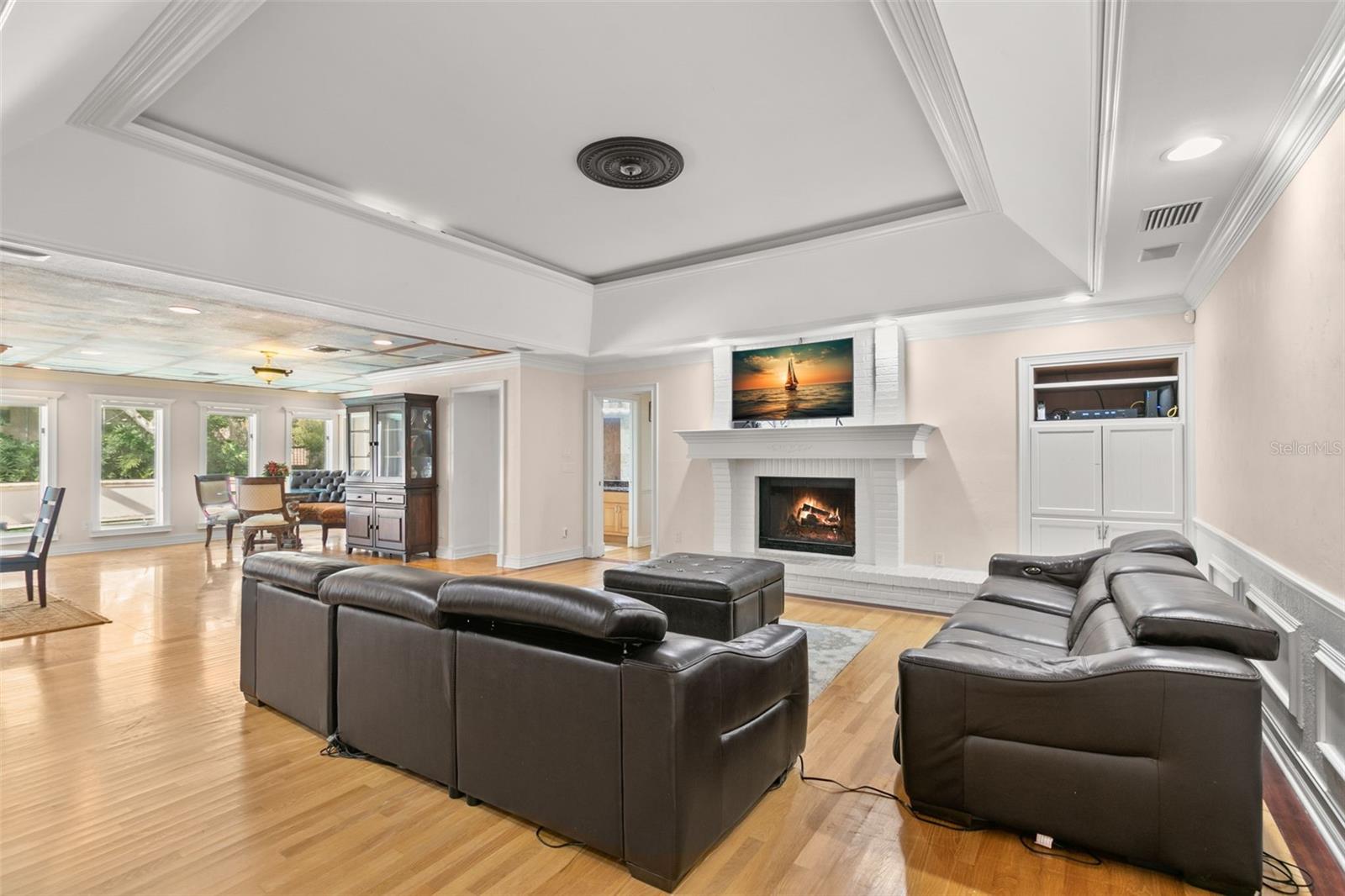Image 13 of 72 For 3498 Shoreline Circle