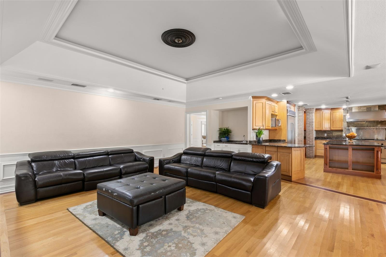 Image 14 of 72 For 3498 Shoreline Circle