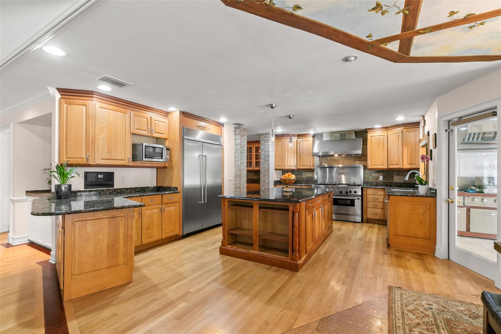 Image 15 of 72 For 3498 Shoreline Circle