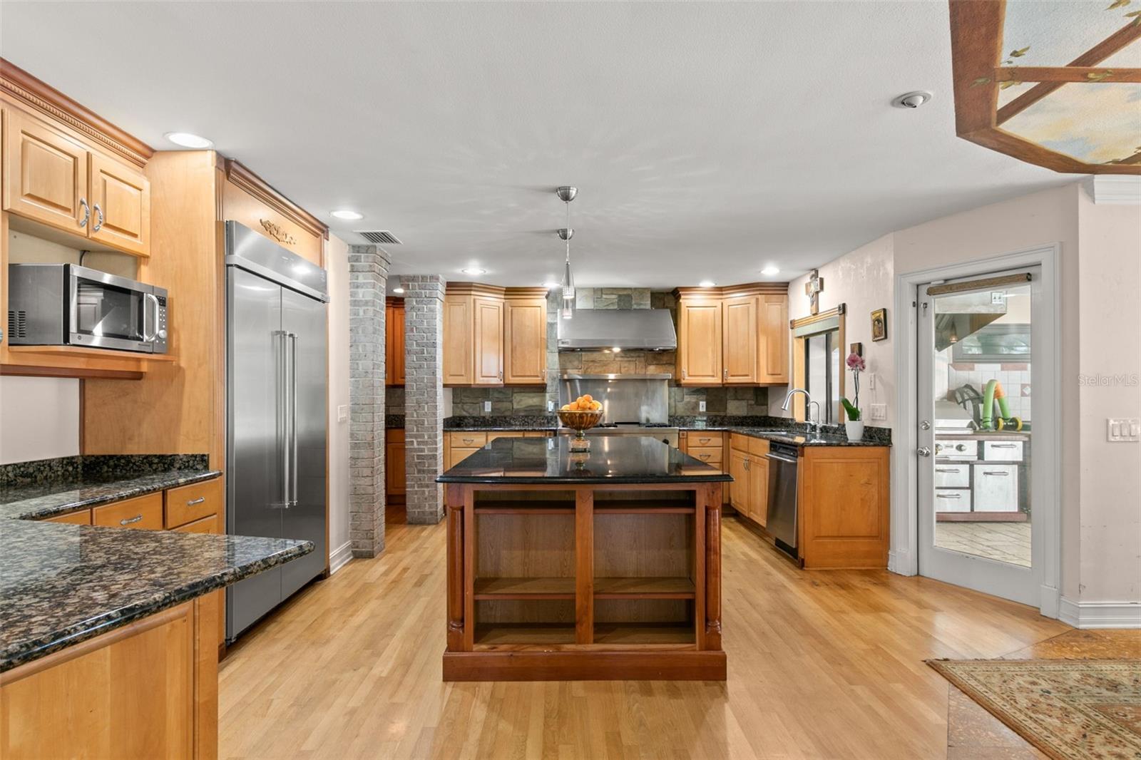 Image 16 of 72 For 3498 Shoreline Circle