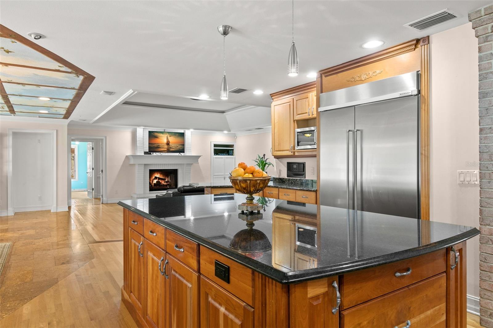 Image 19 of 72 For 3498 Shoreline Circle
