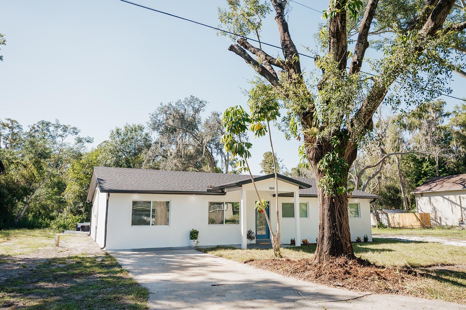 Image 2 of 56 For 909 Lake Charles Circle