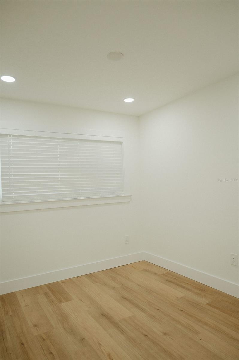 Image 21 of 56 For 909 Lake Charles Circle