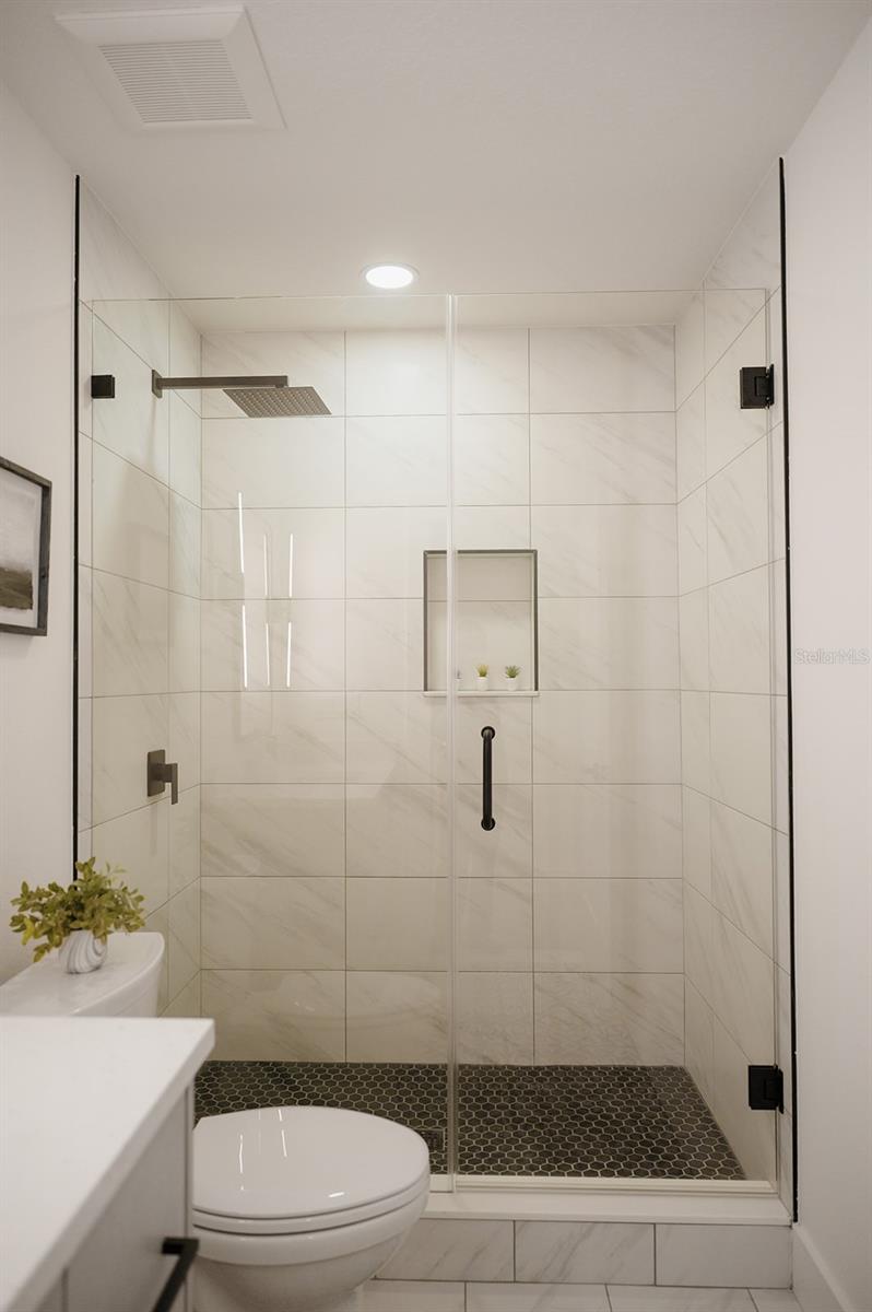 Image 22 of 56 For 909 Lake Charles Circle